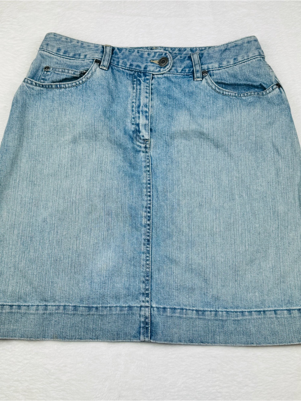 Talbots Petites denim skirt. Size 10. 100% cotton.